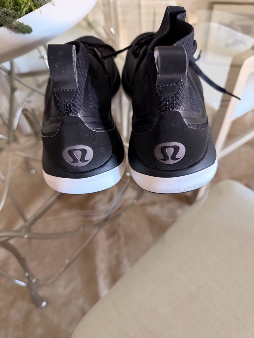 lululemon athletica women’s Black and White Low-Top Sneakers excellent condition
